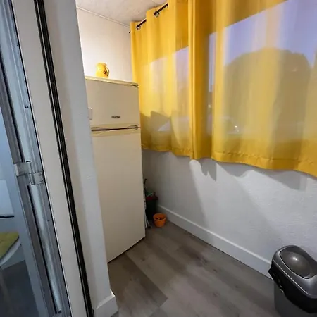 Studio Wifi Pool And Parking Place