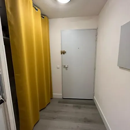 아파트 Studio Wifi Pool And Parking Place